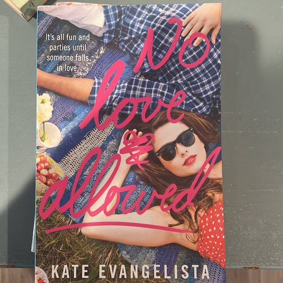 Book Bundle - Picture 6 of 7